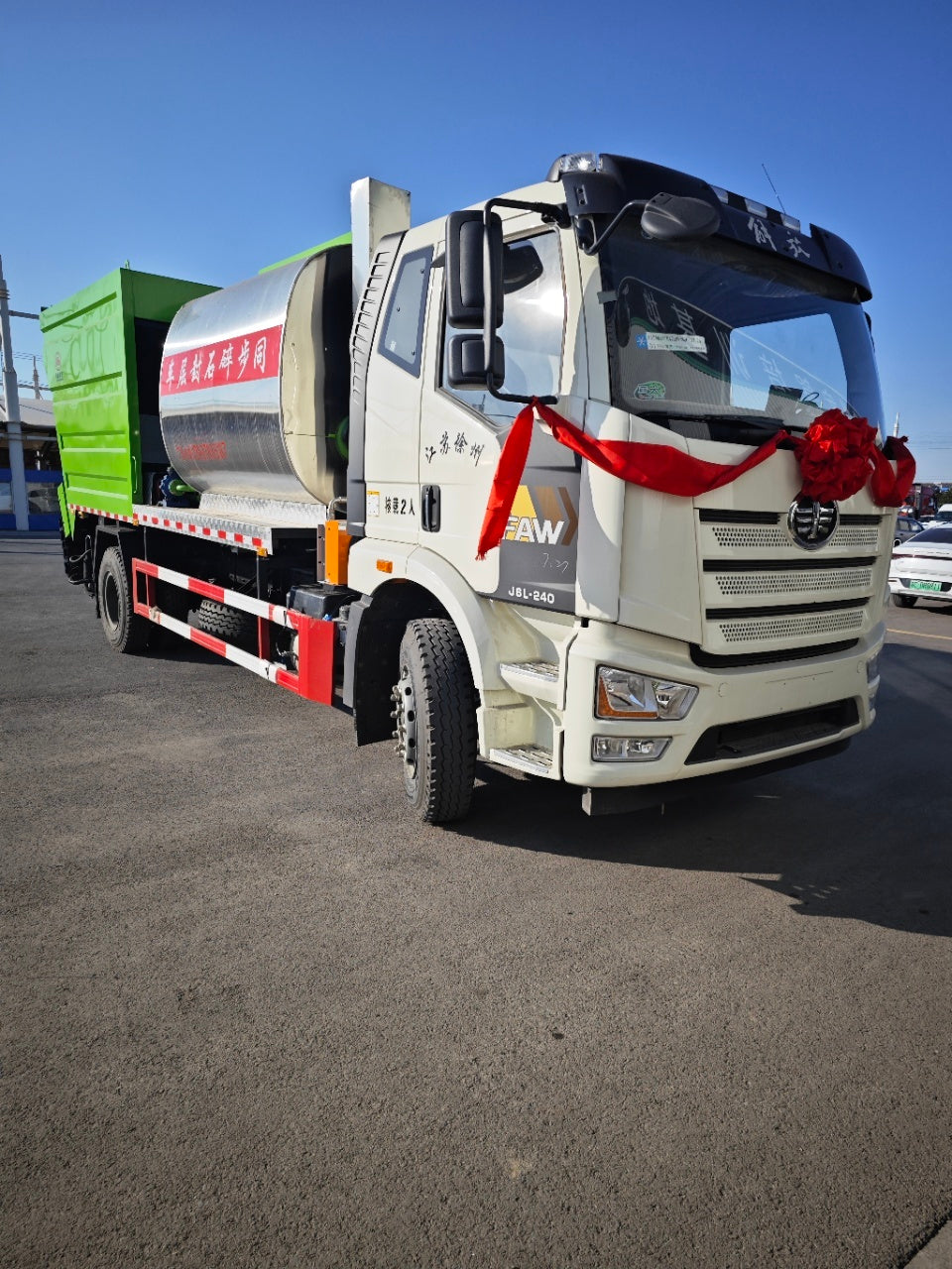 FAW 15m³ Synchronous Chip Sealer Truck