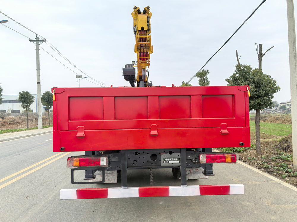HOWO 4*2 XCMG 8T 5Section Telescopic Boom Crane