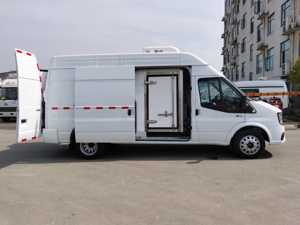 JMC Long-base High Top Refrigerated Truck