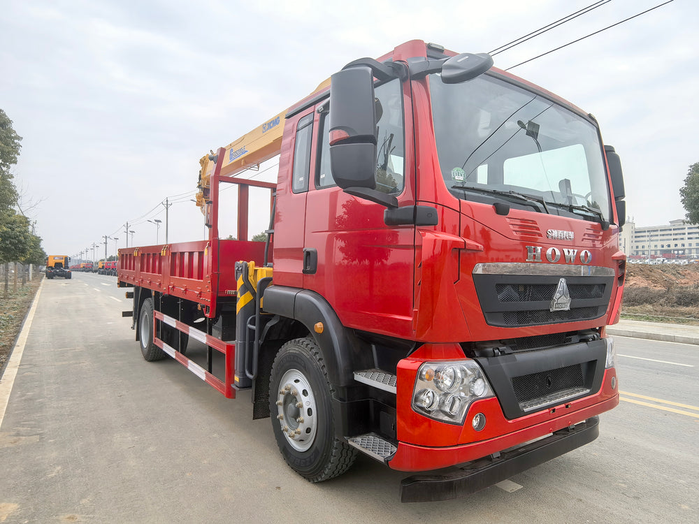 HOWO 4*2 XCMG 8T 5Section Telescopic Boom Crane