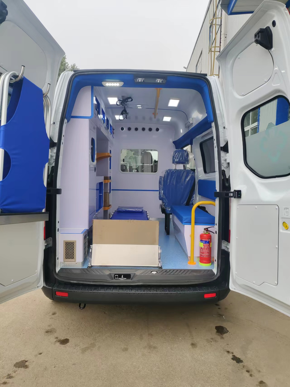 Ford Transit V362 Mid-wheelbase Mid-roof Gasoline Patient Monitor Ambulance