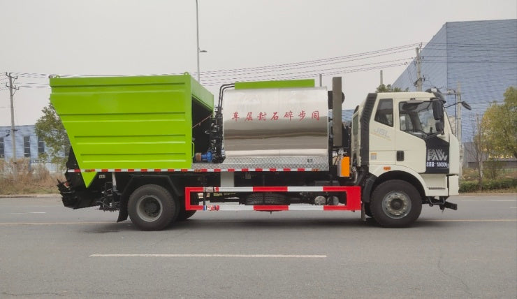 FAW 15m³ Synchronous Chip Sealer Truck