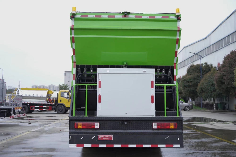HOWO 24m³ 6*4 Synchronous Chip Sealer Truck