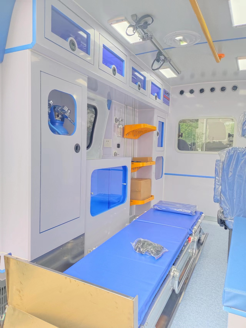 Ford Transit V362 Mid-wheelbase Mid-roof Diesel Emergency Ambulance