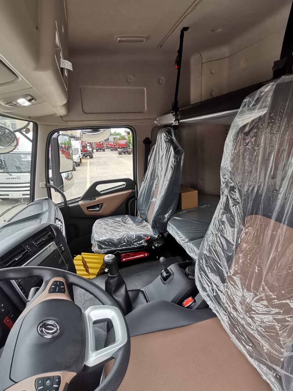DongFeng 290HP Refrigerated Truck