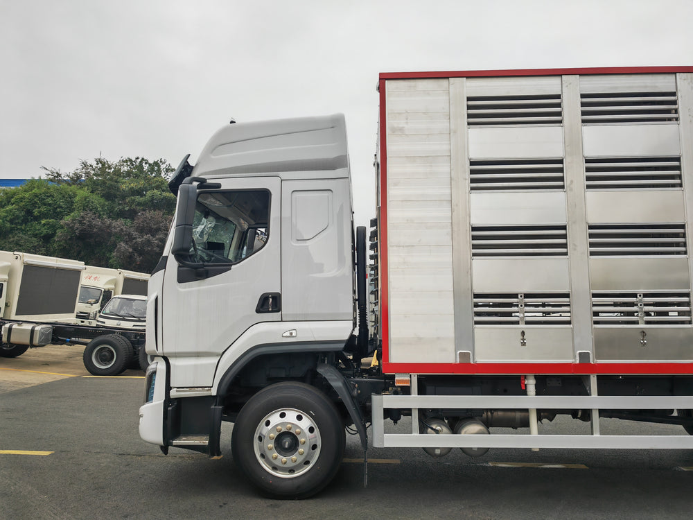 DongFeng 290HP Livestock Transport Truck
