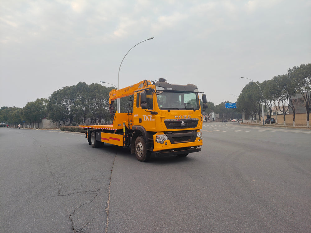 HOWO 10T Wrecker Truck & 8T Crane