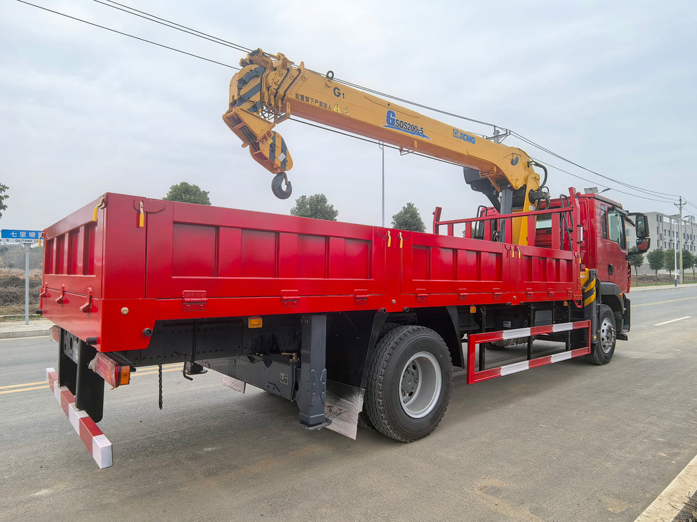 HOWO 4*2 XCMG 8T 5Section Telescopic Boom Crane
