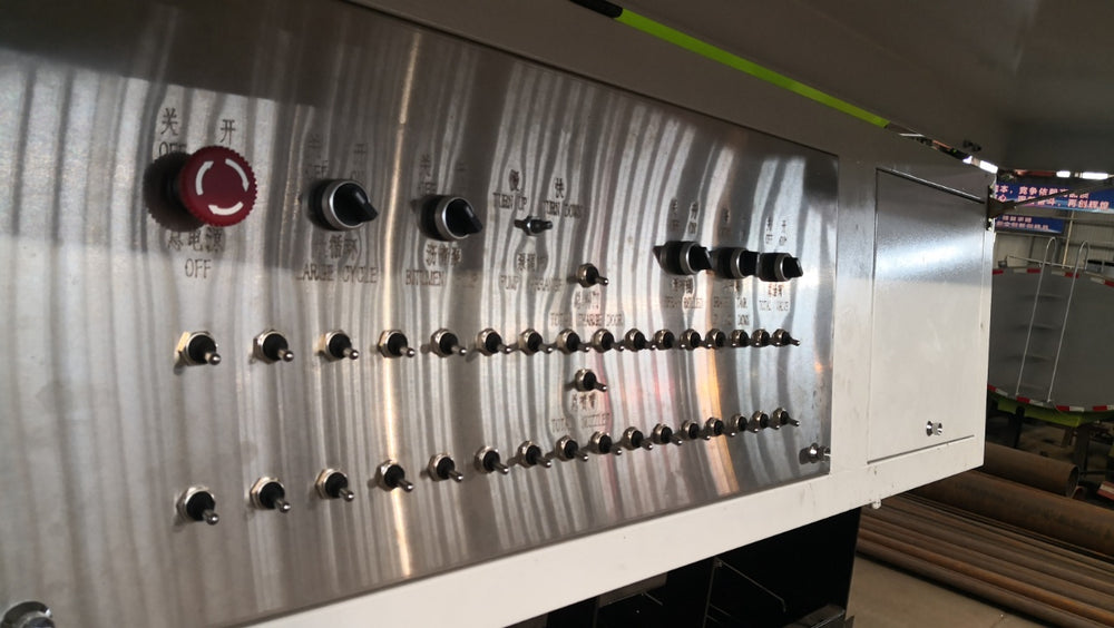 HOWO 20m³ Synchronous Chip Sealer Truck