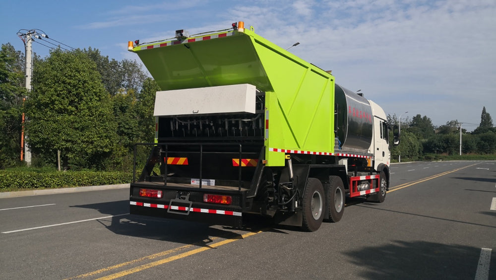 HOWO 20m³ Synchronous Chip Sealer Truck