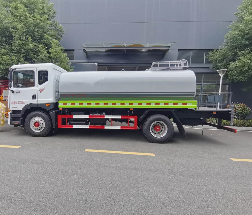 DongFeng 11m³ Guardrail Cleaning Truck
