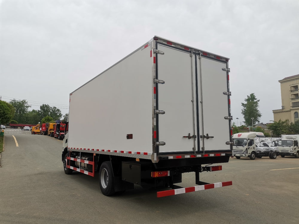 DongFeng 290HP Refrigerated Truck
