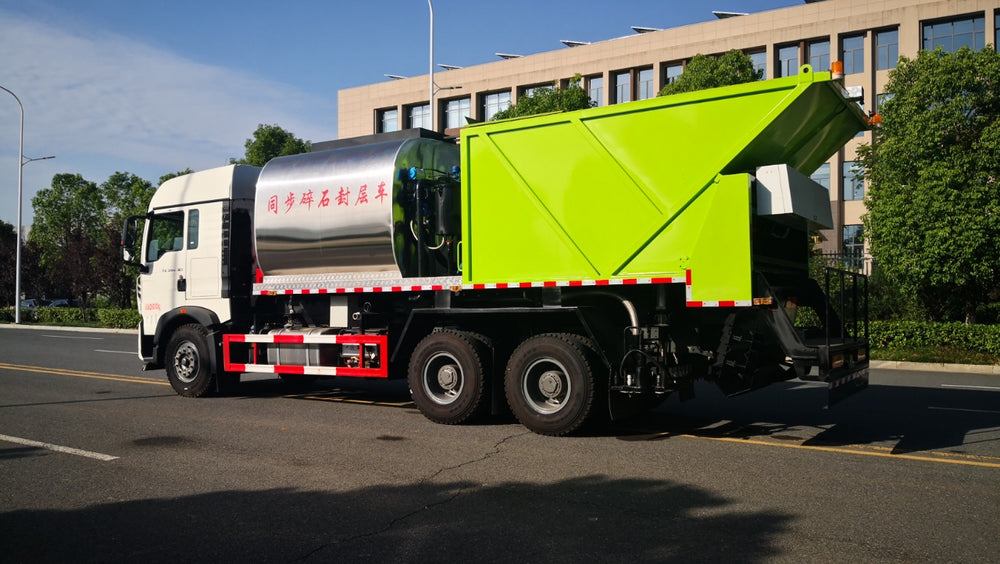 HOWO 20m³ Synchronous Chip Sealer Truck