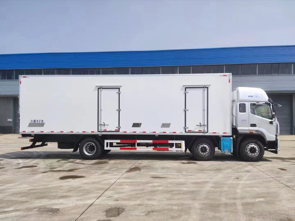 FOTON 9.6M 350HP 6*4 Refrigerated Truck