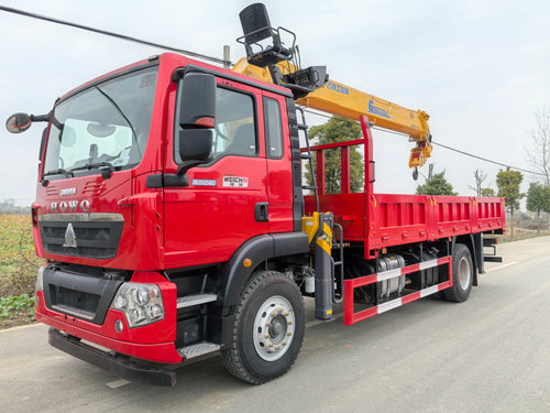 HOWO 4*2 XCMG 8T 5Section Telescopic Boom Crane