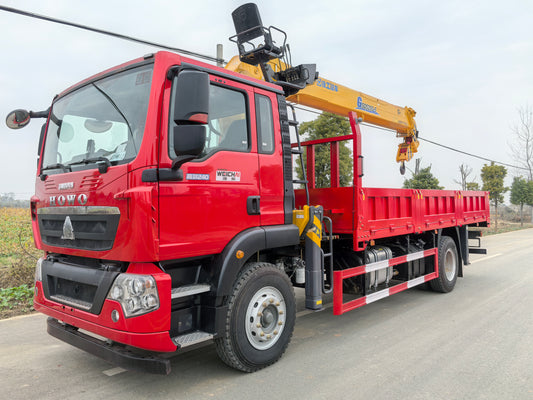 HOWO 4*2 XCMG 8T 5Section Telescopic Boom Crane