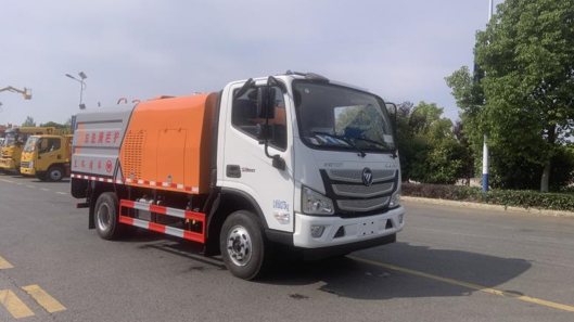 FOTON 4m³ Mid-mounted Guardrail Cleaning Truck