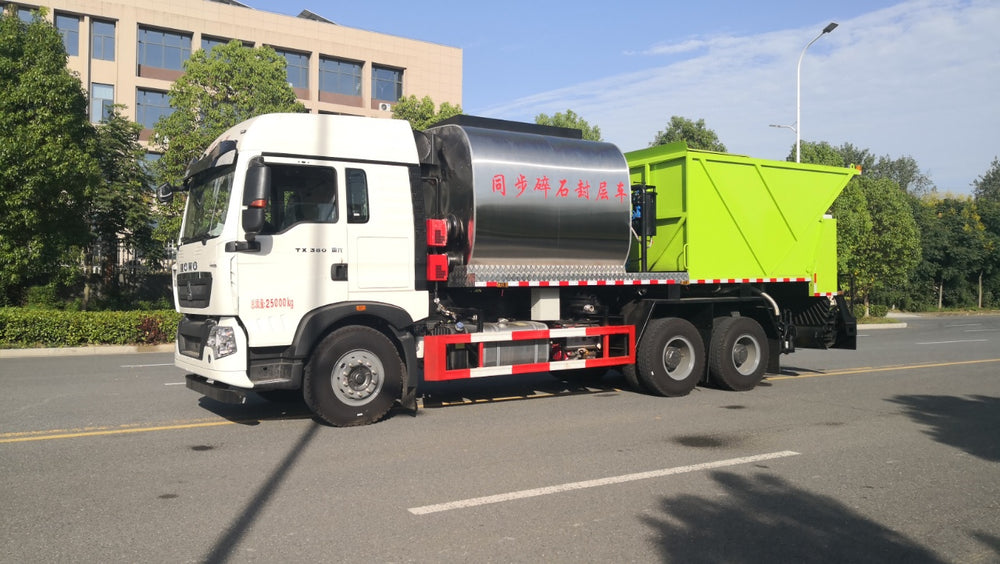 HOWO 20m³ Synchronous Chip Sealer Truck